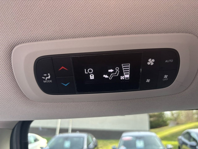 Used 2022 Chrysler Pacifica Touring-L AWD/4WD image 31
