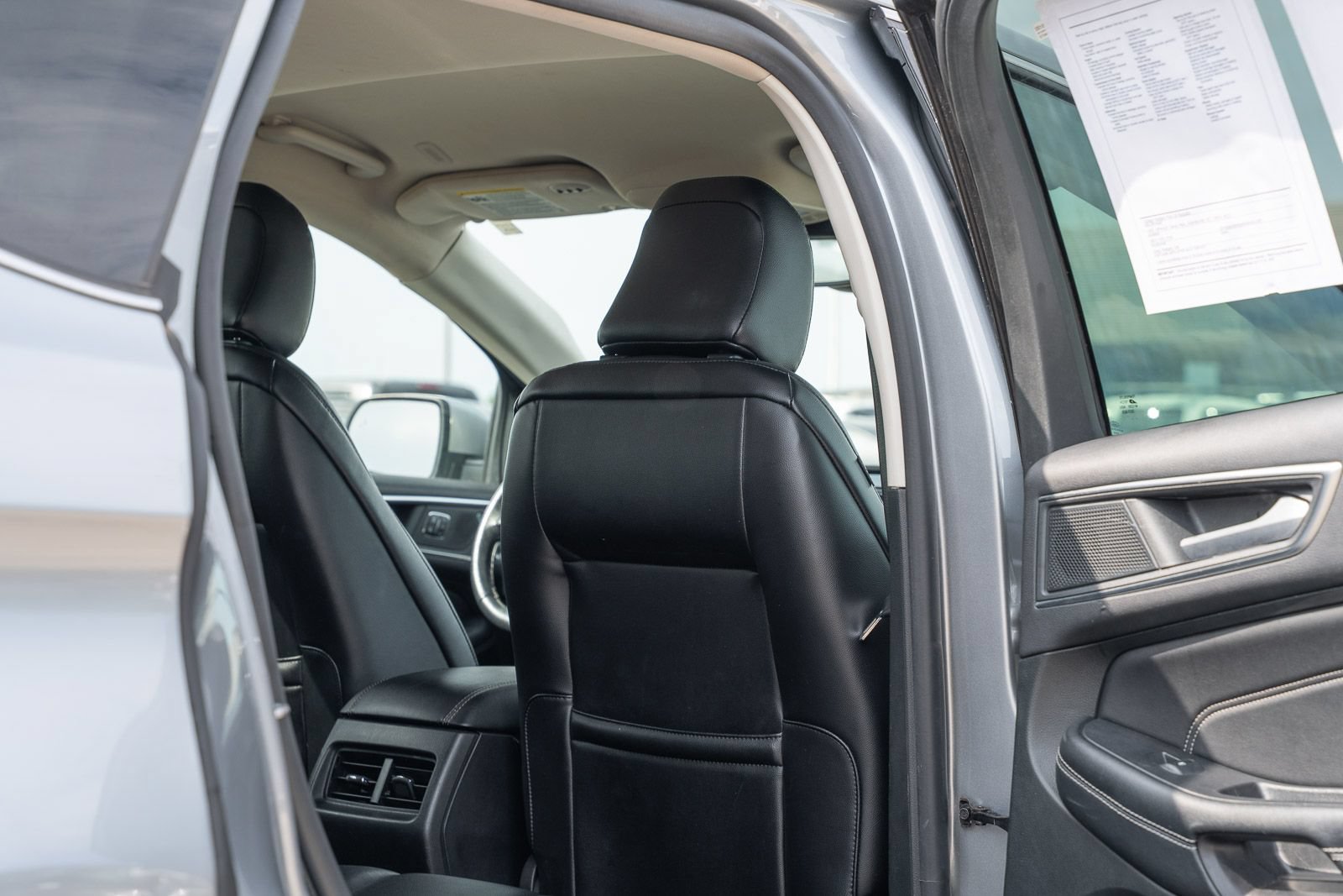 Used 2022 Ford Edge Titanium AWD/4WD image 14