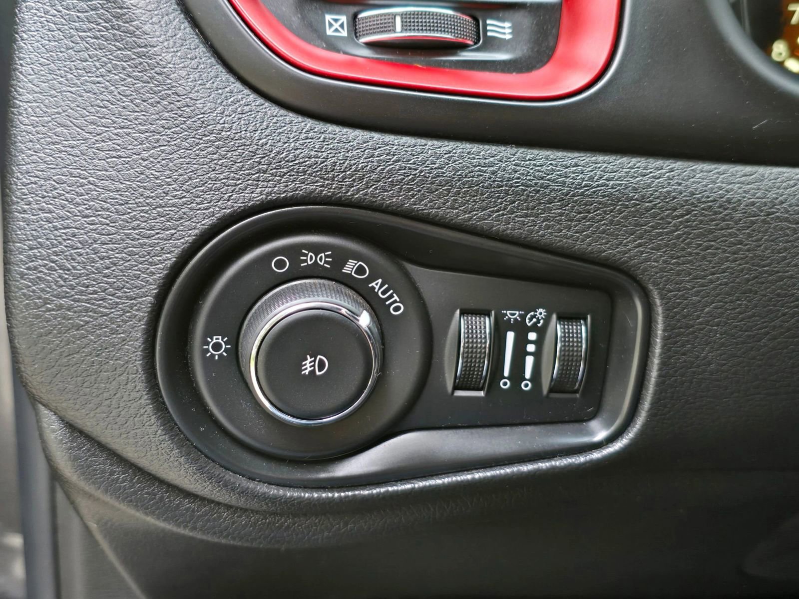 Used 2016 Jeep Renegade Trailhawk AWD/4WD image 24