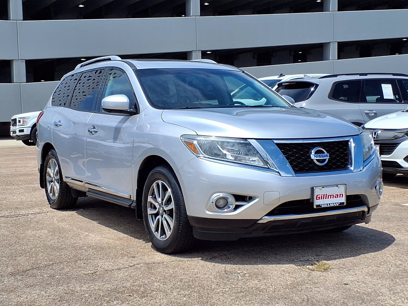 Used 2015 Nissan Pathfinder SL w/ SL Premium Package FWD image 2
