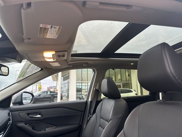 Used 2025 Nissan Rogue SL w/ Tech Package image 21