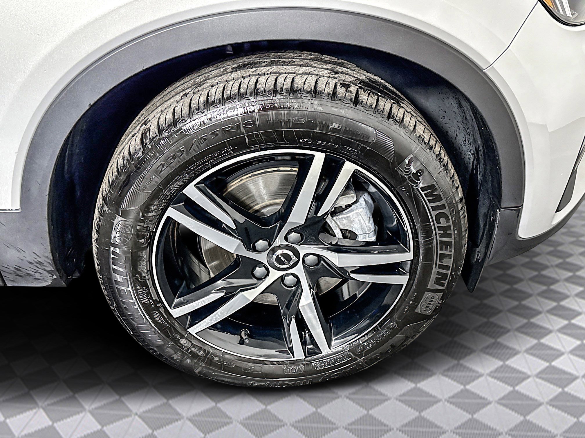 Used 2025 Volvo XC40 B5 Core image 32