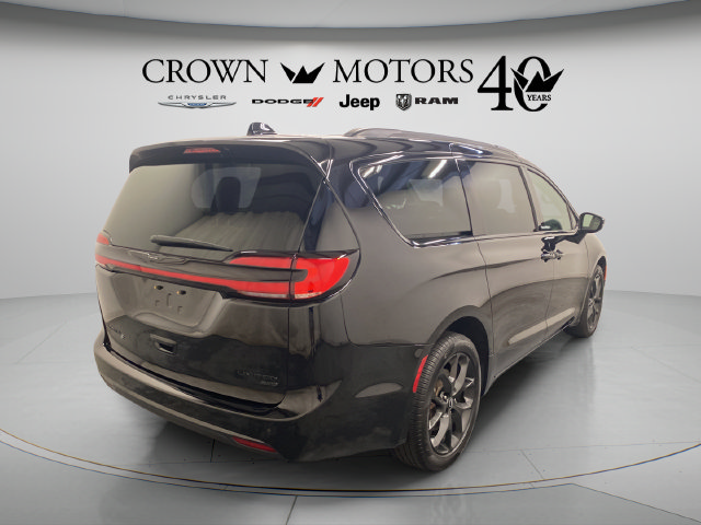Used 2025 Chrysler Pacifica Limited AWD/4WD image 14