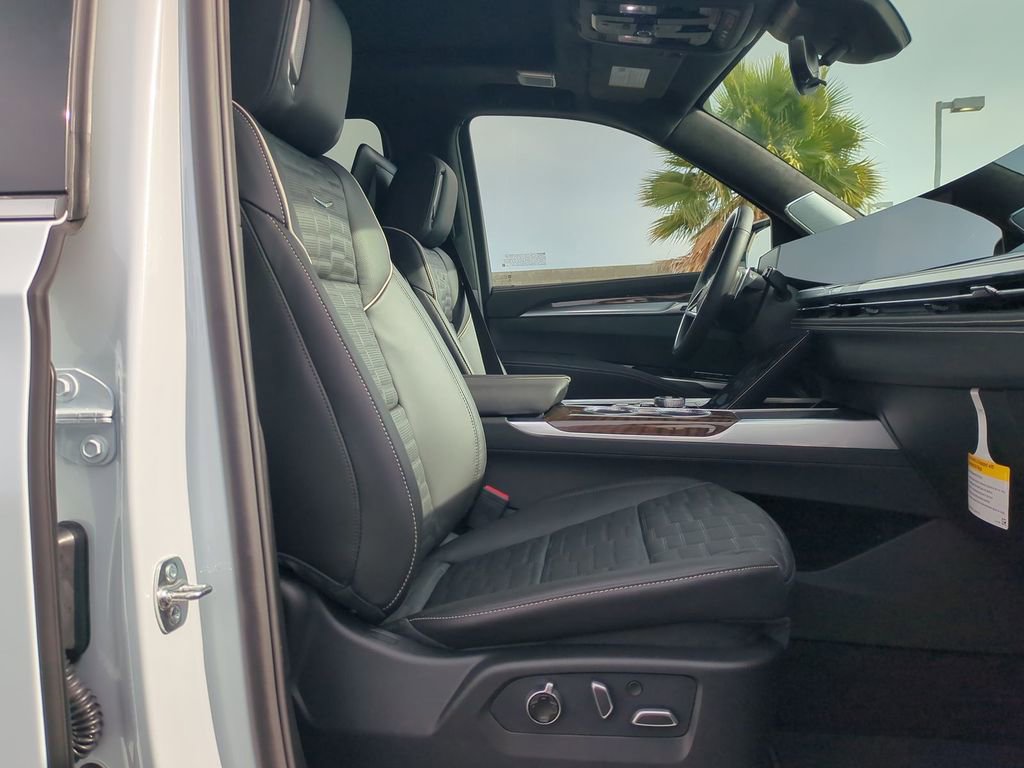 New 2026 Cadillac Escalade ESV Platinum Luxury AWD/4WD image 36