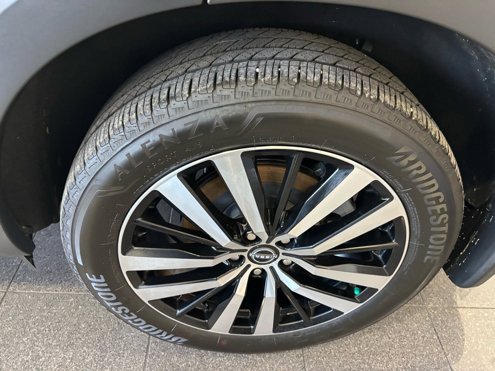 Used 2024 Nissan Pathfinder Platinum w/ Cargo Package image 32