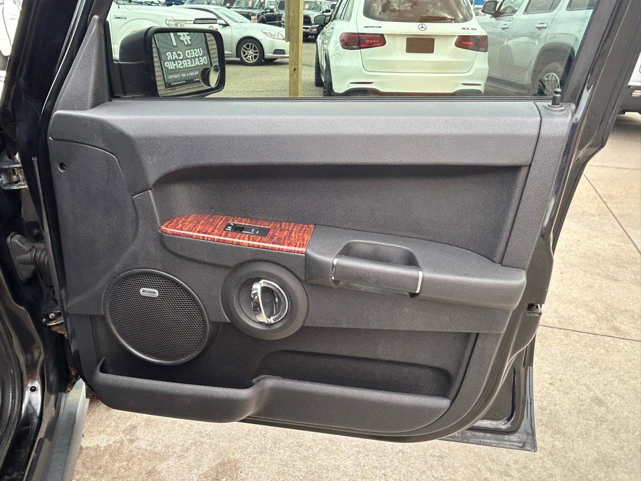 Used 2008 Jeep Commander Limited w/ Trailer Tow Group IV image 21