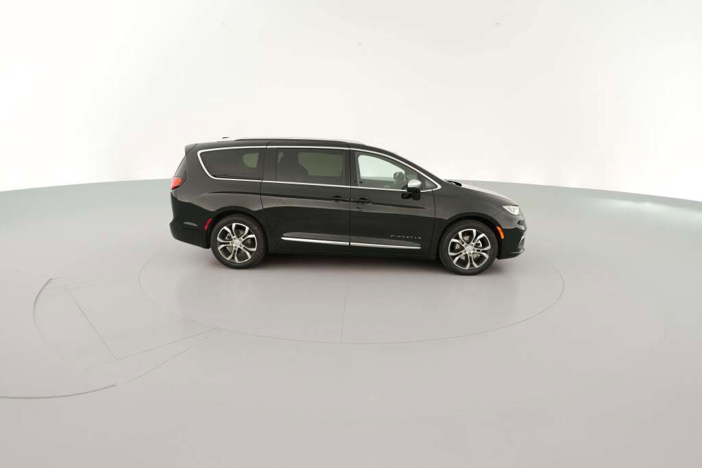 New 2026 Chrysler Pacifica Pinnacle image 14