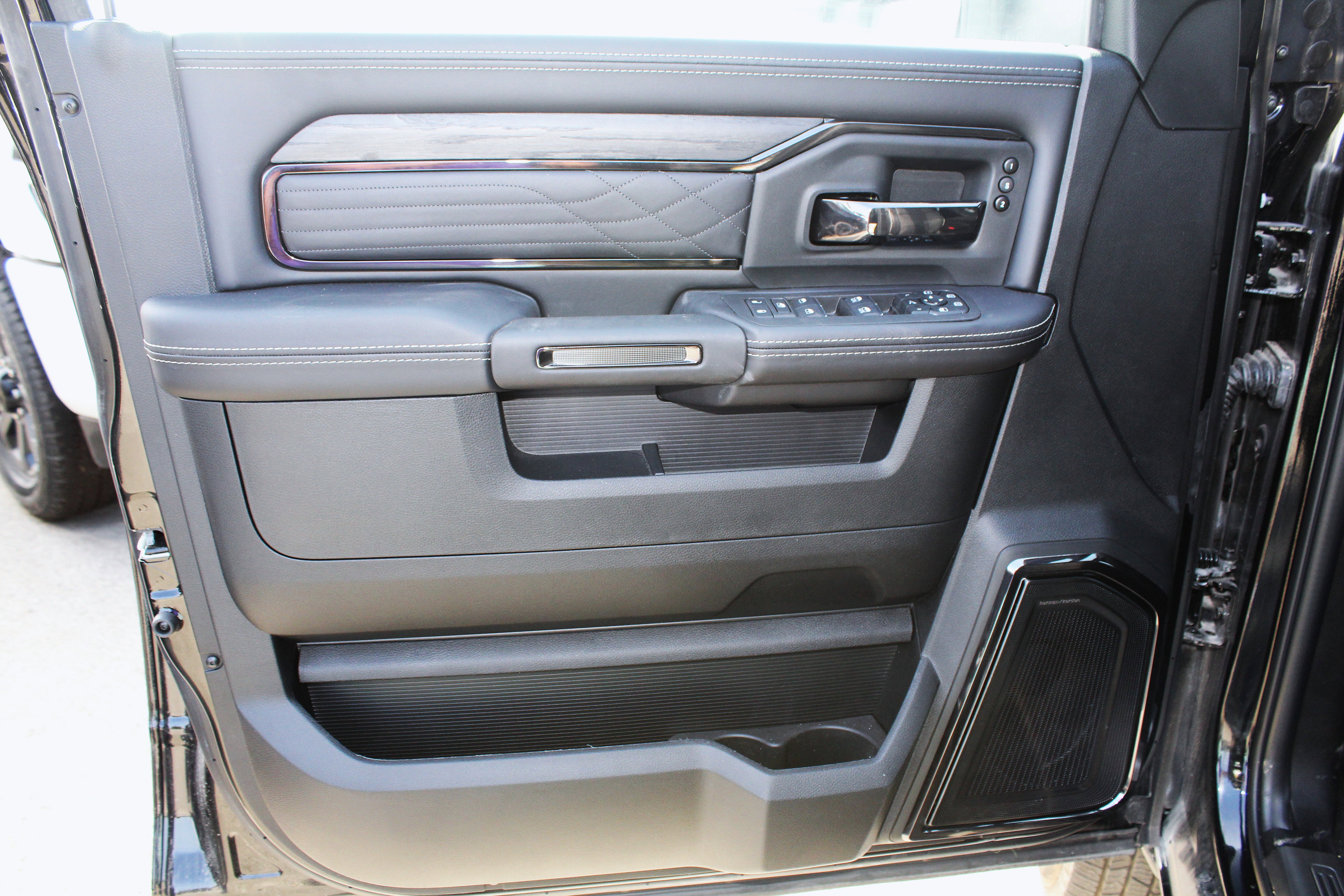 New 2025 RAM 3500 Limited image 10