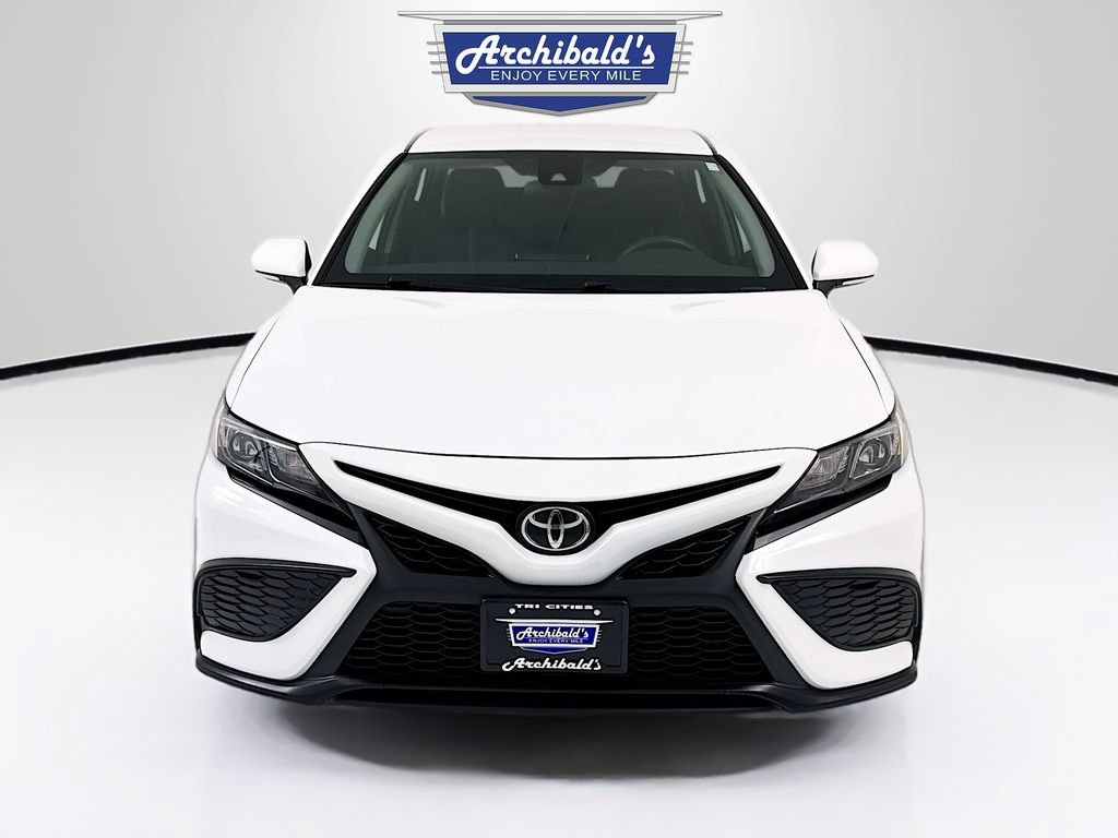 Used 2023 Toyota Camry SE FWD image 2