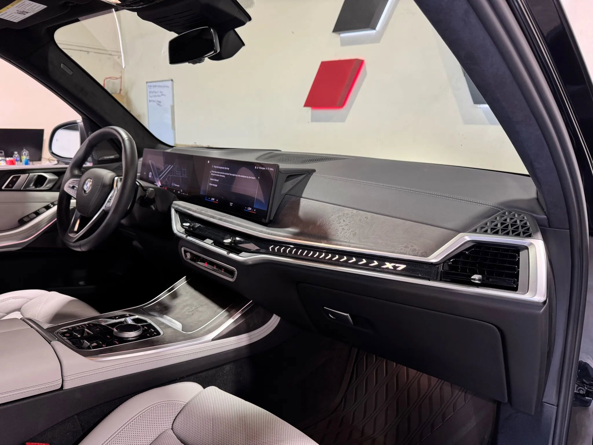 Used 2023 BMW X7 xDrive40i w/ Premium Package image 16