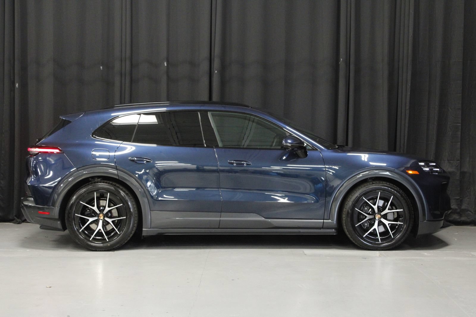 Used 2026 Porsche Cayenne Electric AWD/4WD image 6