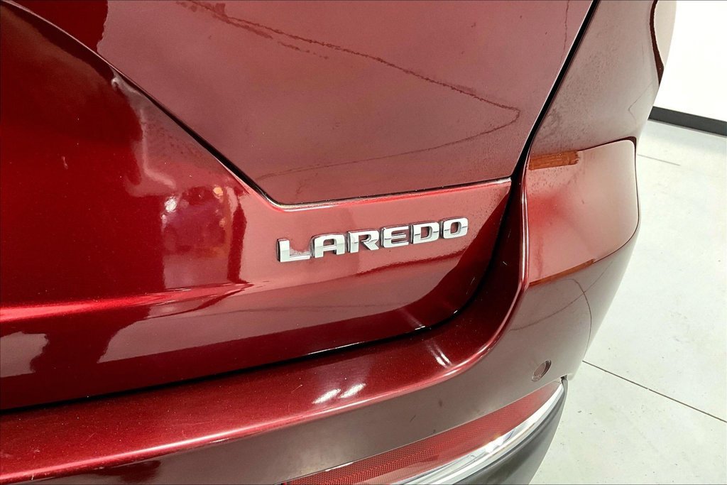 Used 2023 Jeep Grand Cherokee Laredo AWD/4WD image 32