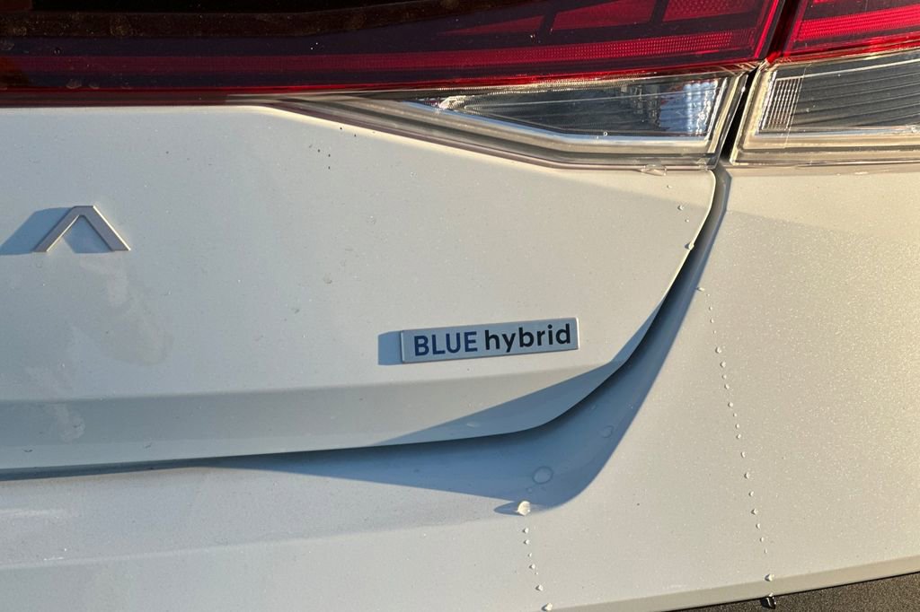 New 2026 Hyundai Elantra Hybrid FWD image 22