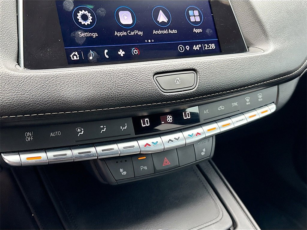 Used 2022 Cadillac XT4 Luxury w/ Cold Weather Package image 15