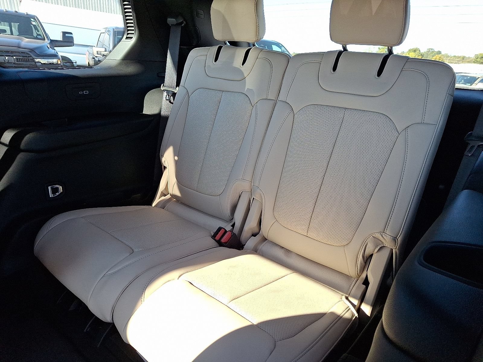 New 2025 Jeep Grand Cherokee L Limited w/ Luxury Tech Group II AWD/4WD image 6