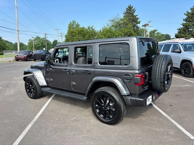 Used 2025 Jeep Wrangler Unlimited Sahara AWD/4WD image 4
