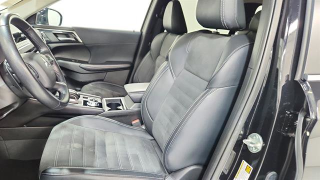 Used 2024 Mitsubishi Outlander SE image 11