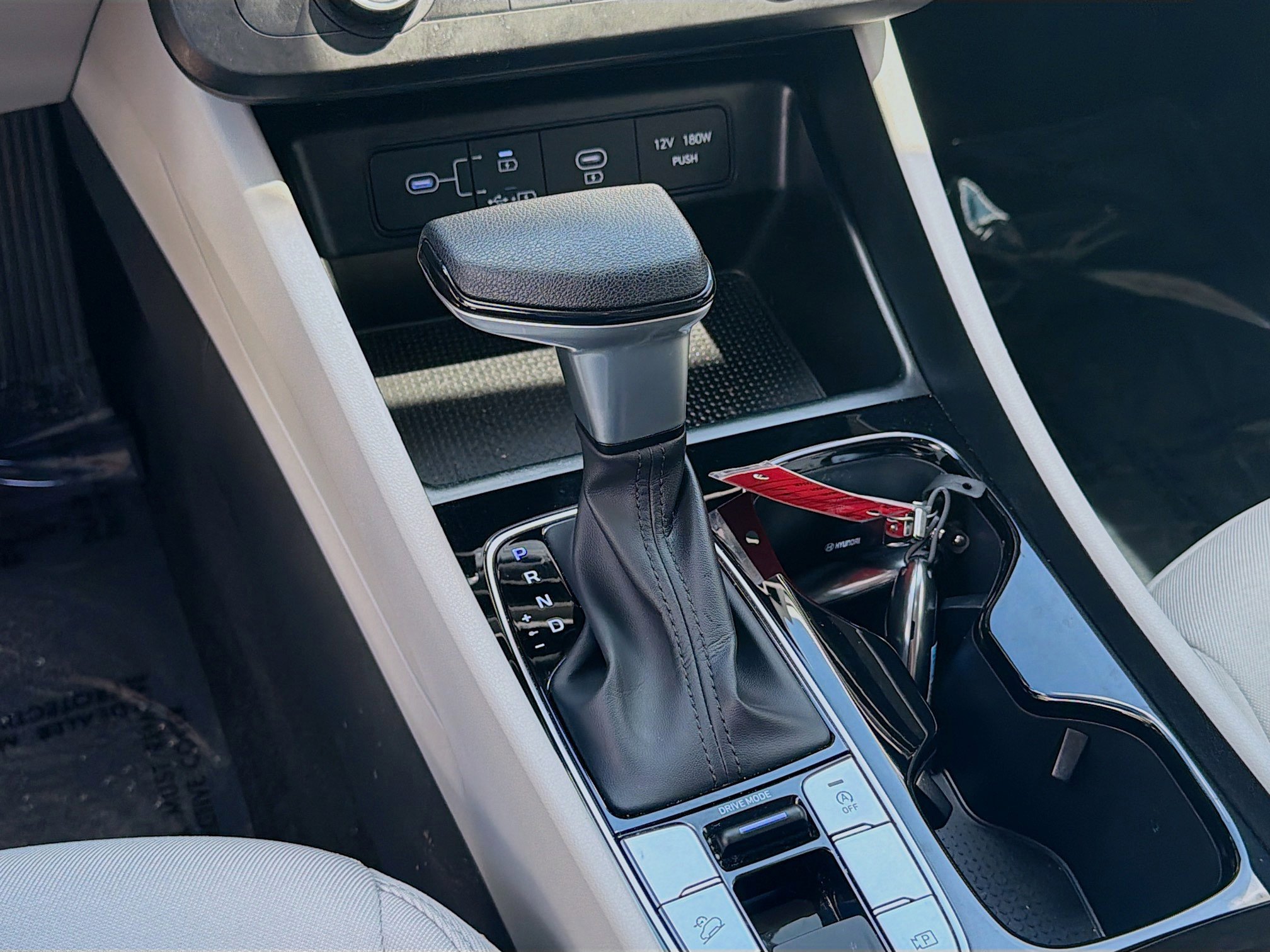 Used 2025 Hyundai Tucson SE image 13