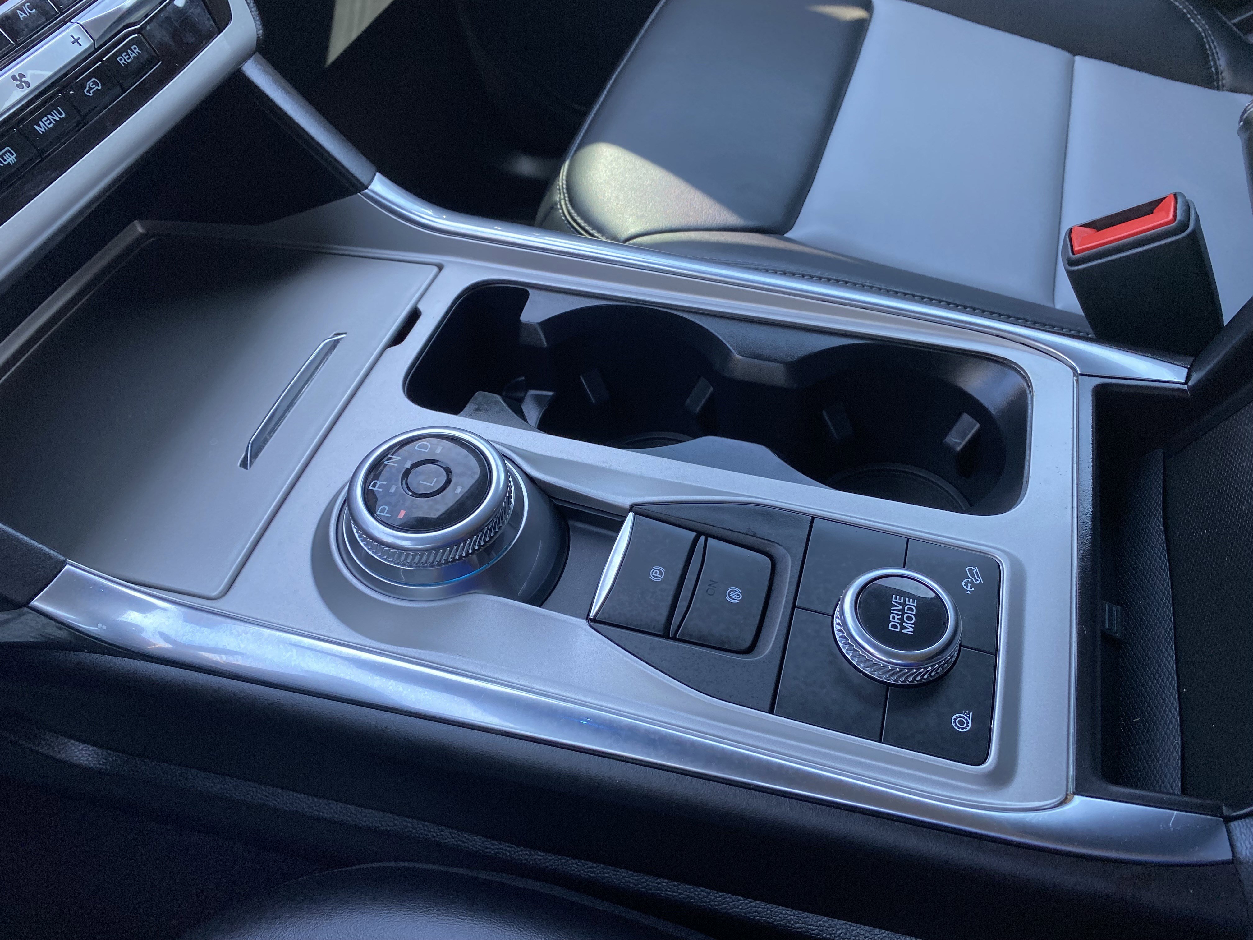 Used 2023 Ford Explorer XLT w/ Equipment Group 202A image 30