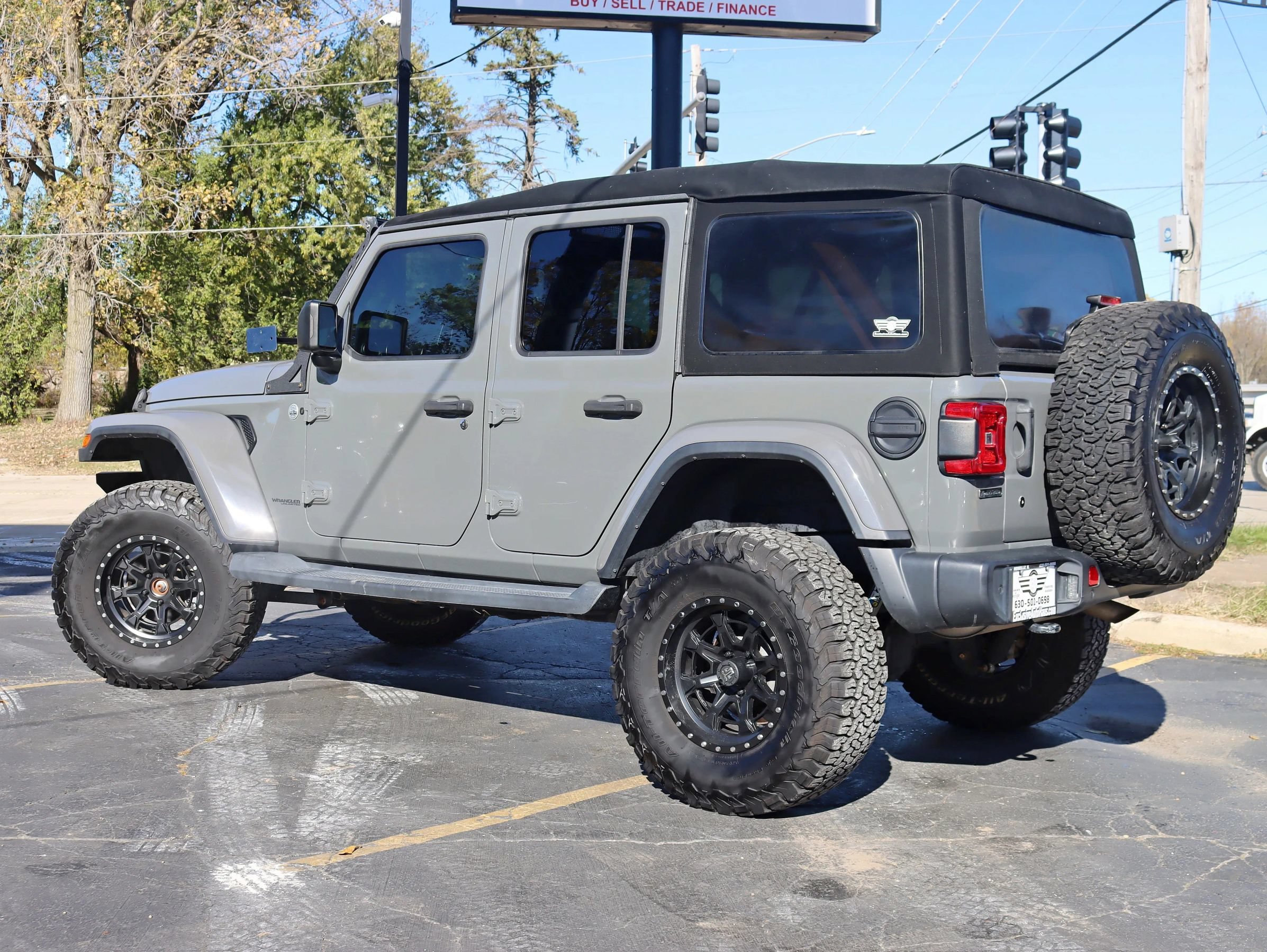 Used 2019 Jeep Wrangler Unlimited Sahara AWD/4WD image 12