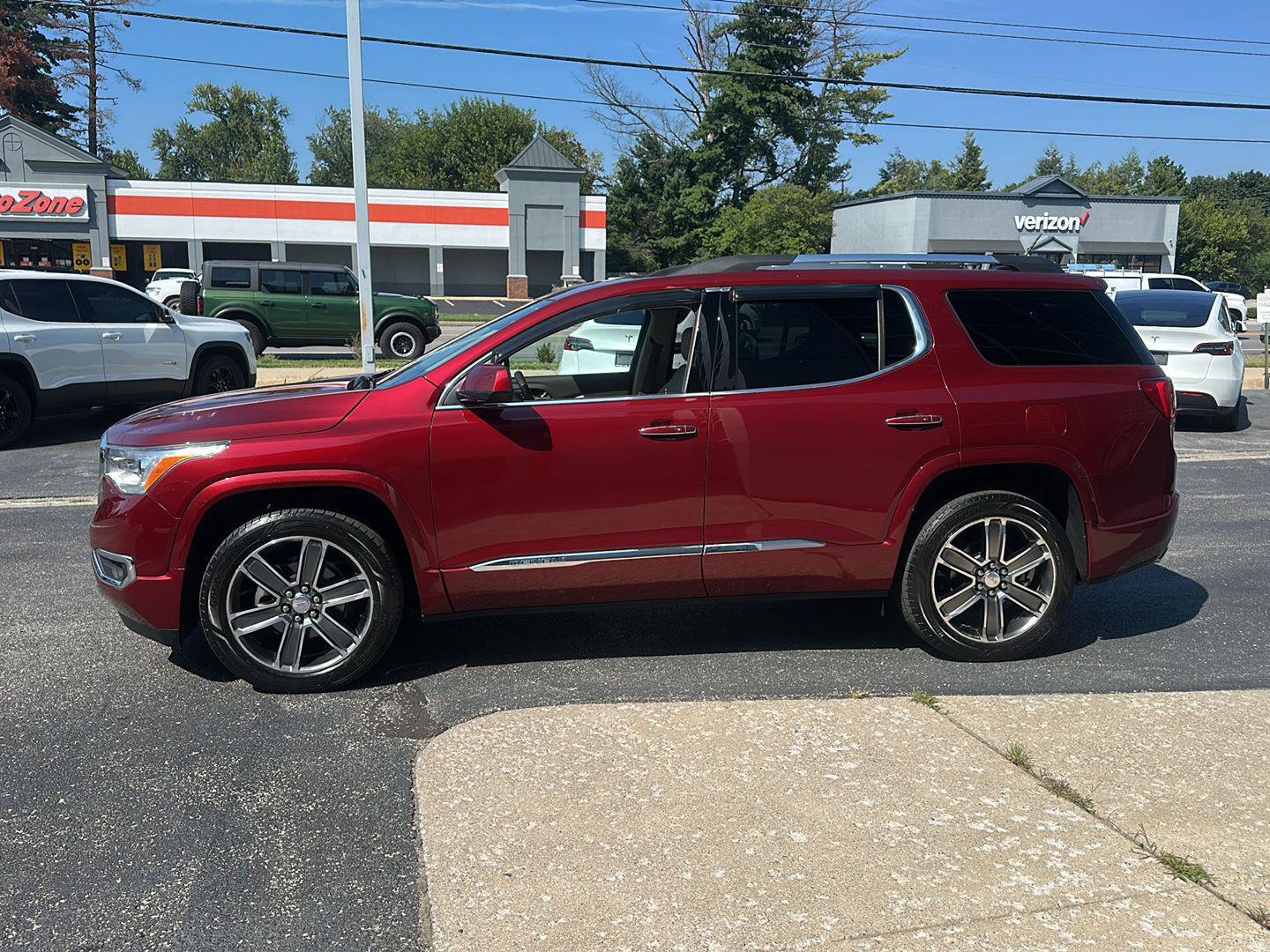 Used 2017 GMC Acadia Denali w/ Technology Package AWD/4WD image 6