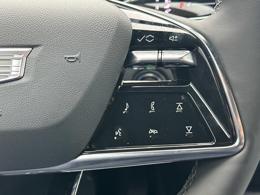 Used 2025 Cadillac Lyriq Sport AWD/4WD image 14