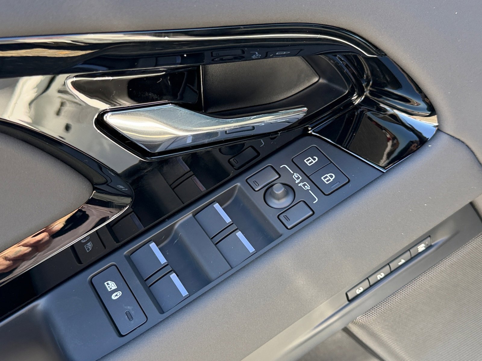 New 2026 Land Rover Range Rover Evoque Dynamic SE image 13