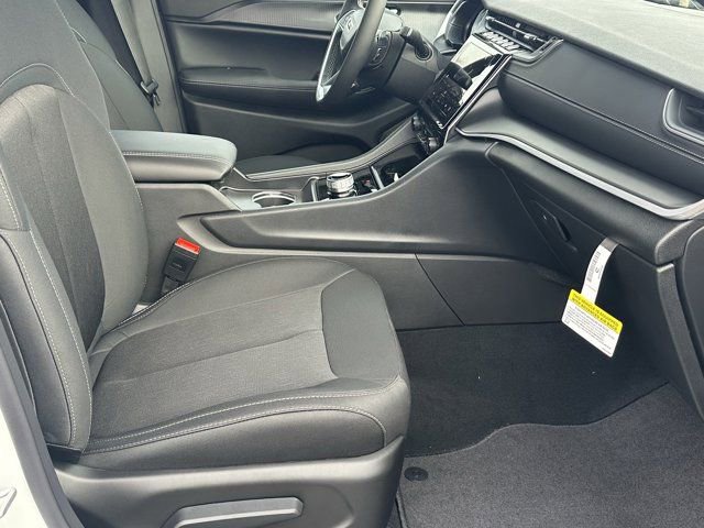 New 2025 Jeep Grand Cherokee Laredo image 15