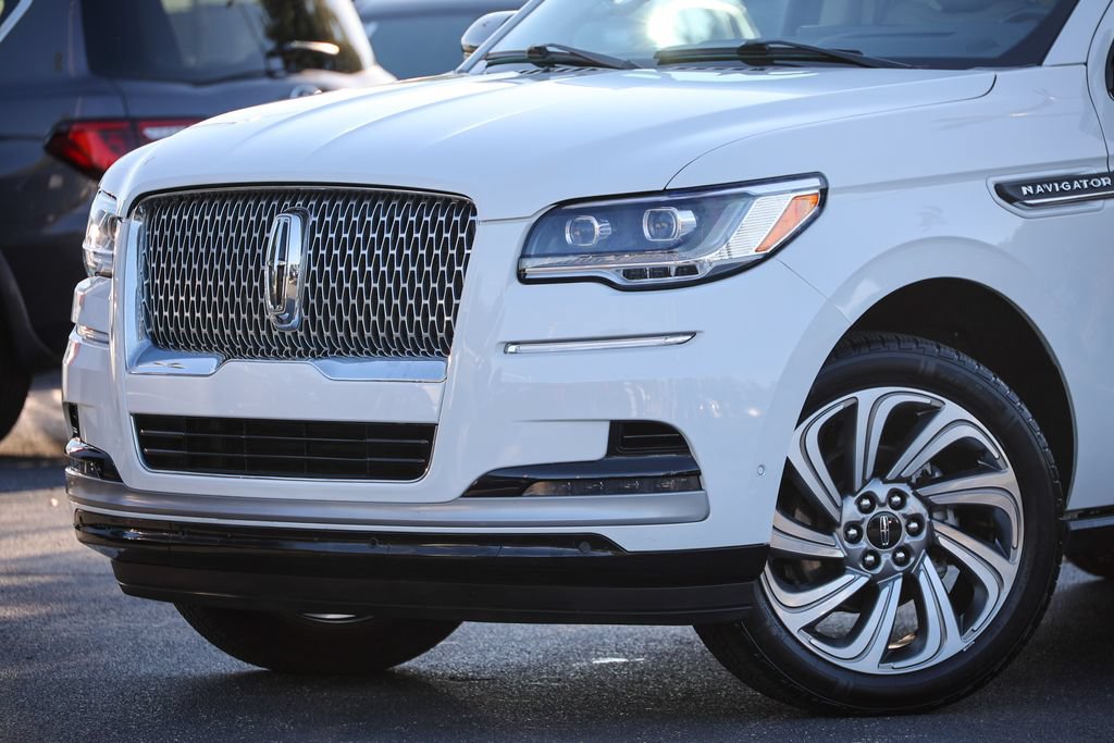 Used 2022 Lincoln Navigator Reserve AWD/4WD image 12