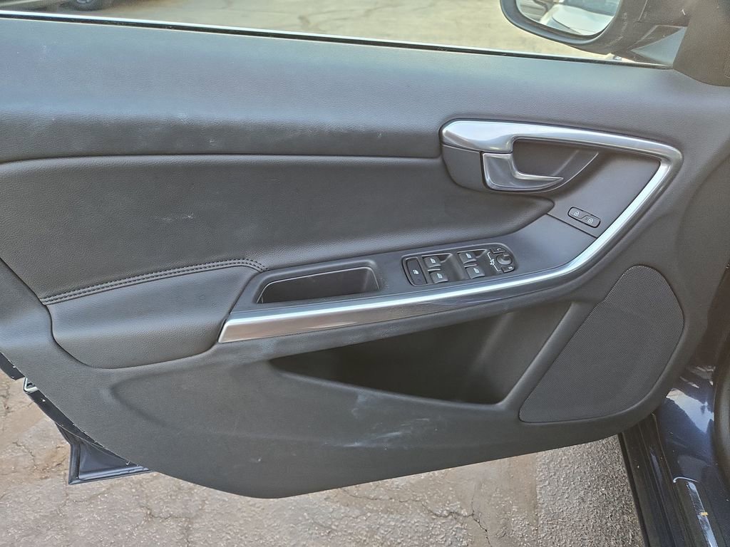Used 2015 Volvo V60 T5 Premier image 12