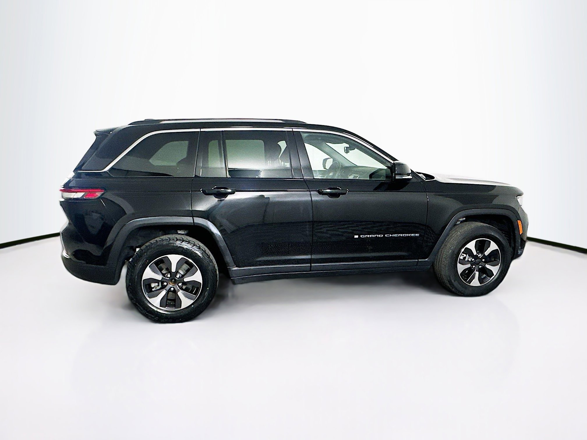 Used 2022 Jeep Grand Cherokee Limited 4xe image 10