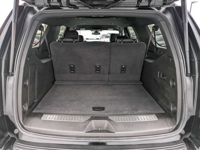 Used 2021 Chevrolet Suburban RST w/ Luxury Package RWD image 12