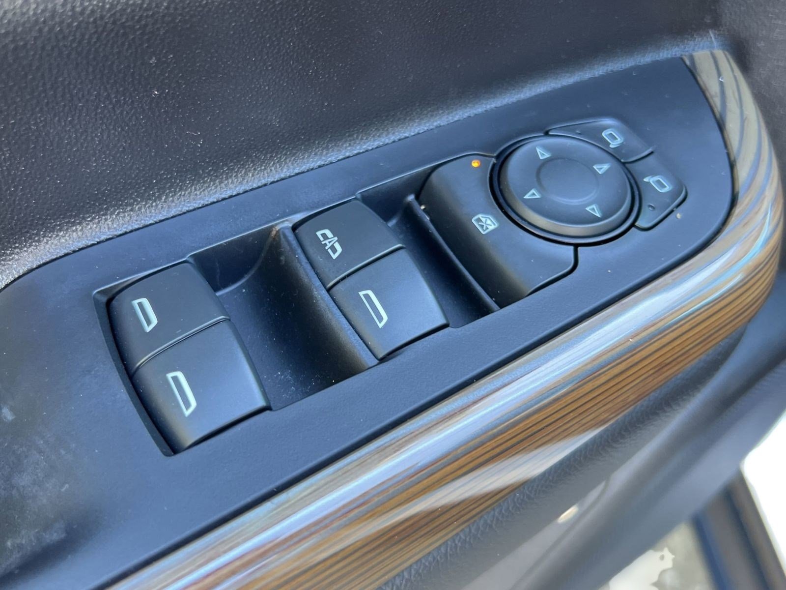 Certified 2023 GMC Acadia SLE w/ Driver Convenience Package image 22