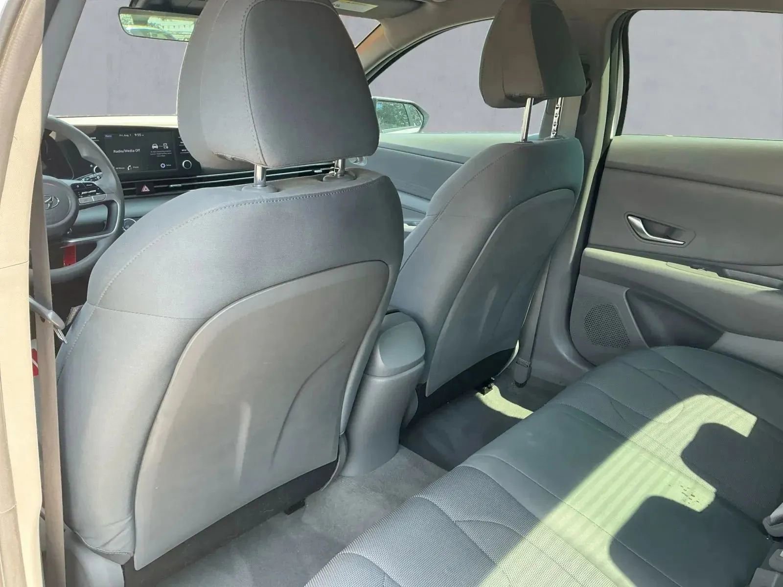 Used 2022 Hyundai Elantra SE image 14