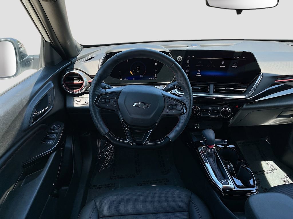 Used 2025 Chevrolet Trax RS w/ Sunroof Package image 22