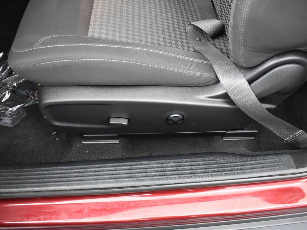 Used 2021 Dodge Challenger SXT w/ Blacktop Package image 9