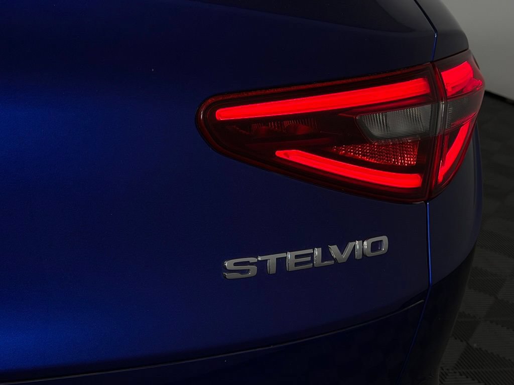 Used 2022 Alfa Romeo Stelvio Ti AWD/4WD image 12