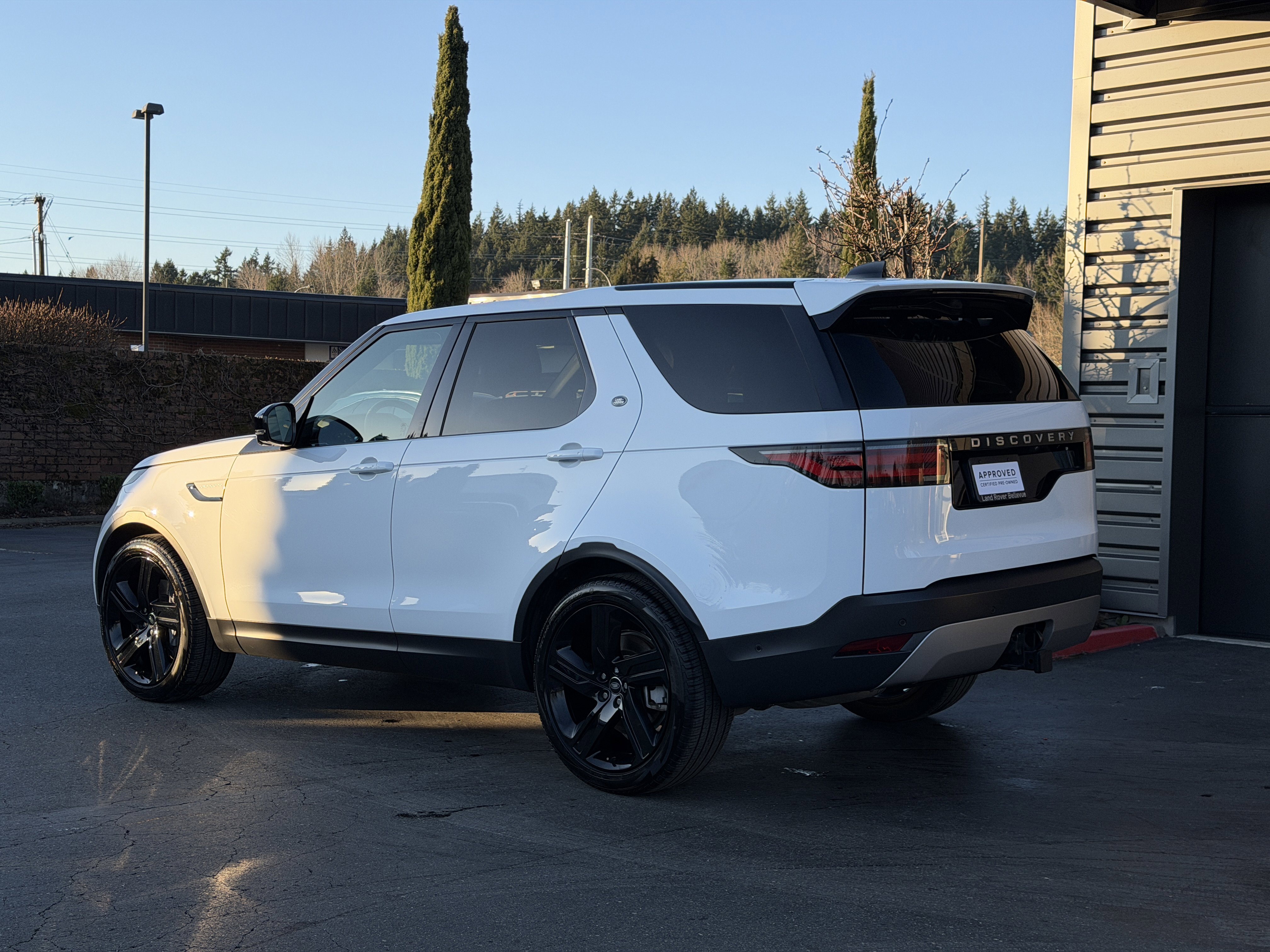 Certified 2025 Land Rover Discovery S image 6