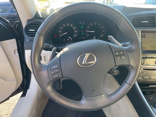 Used 2010 Lexus IS 250C w/ Luxury Pkg RWD image 10