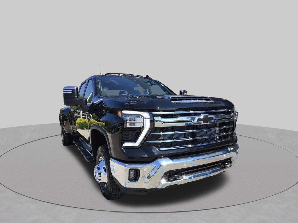 New 2026 Chevrolet Silverado 3500 LTZ w/ LTZ Convenience Package AWD/4WD image 4