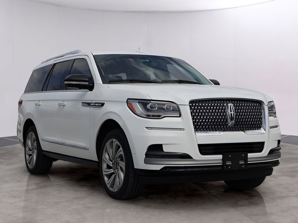 Used 2024 Lincoln Navigator Premiere image 3