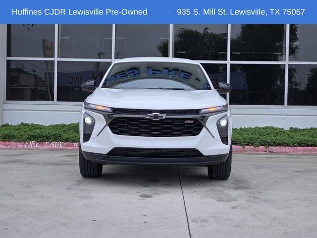 Used 2024 Chevrolet Trax RS w/ Driver Confidence Package FWD image 2