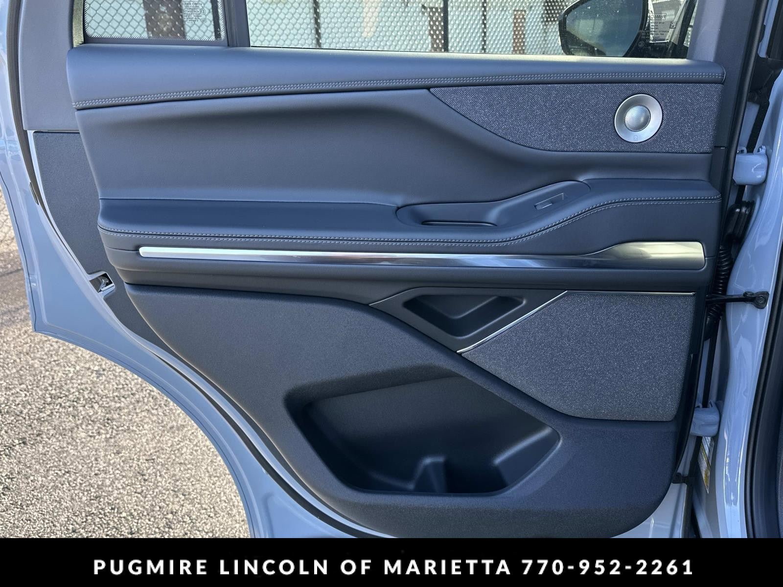 New 2025 Lincoln Navigator Reserve w/ Jet Appearance Package AWD/4WD image 25