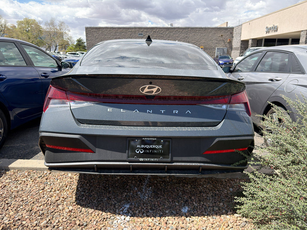Used 2025 Hyundai Elantra Sport FWD image 9