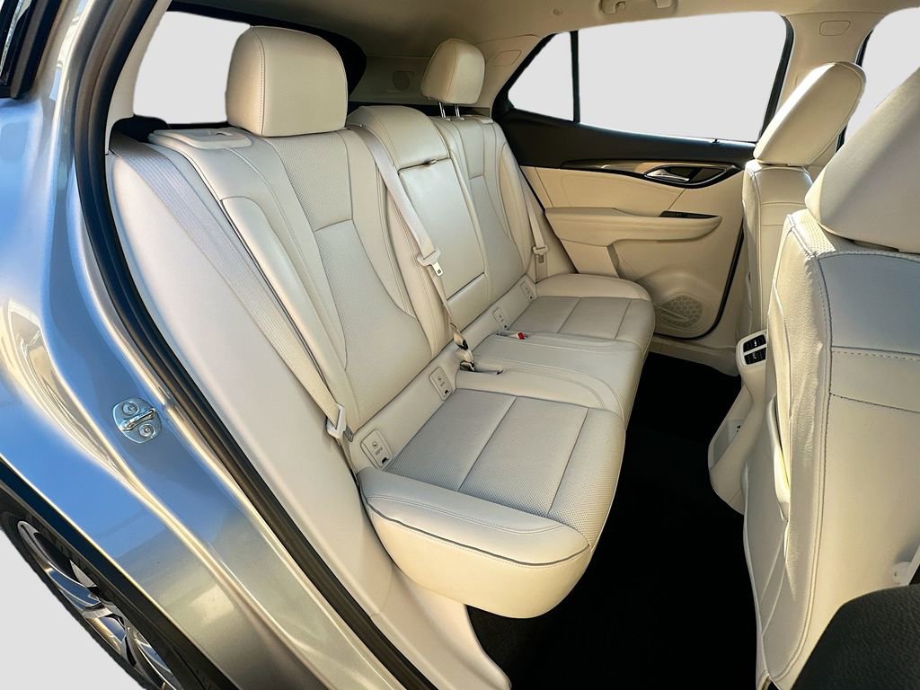 Used 2023 Buick Envision Essence image 25