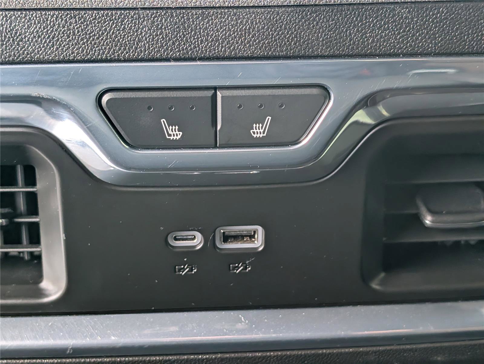 Used 2024 Chevrolet Silverado 3500 High Country w/ High Country Premium Package image 15