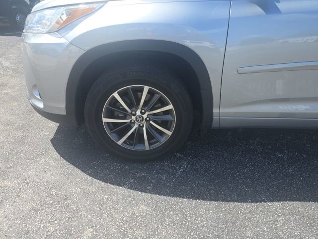Used 2018 Toyota Highlander XLE image 11