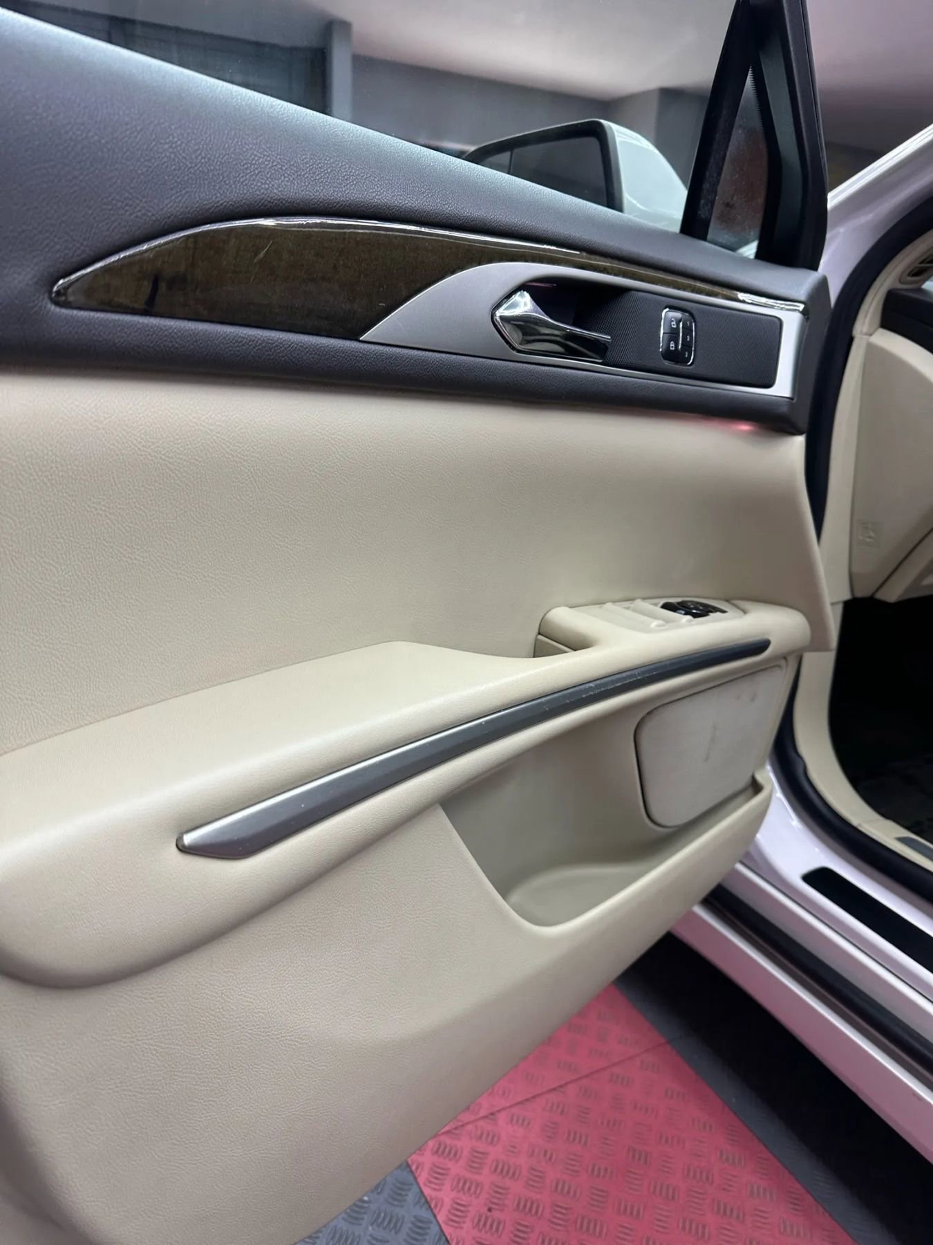 Used 2014 Lincoln MKZ w/ Equipment Group 101A Select image 9