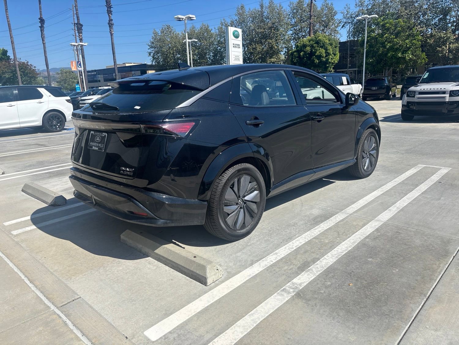 Used 2023 Nissan Ariya AWD image 3