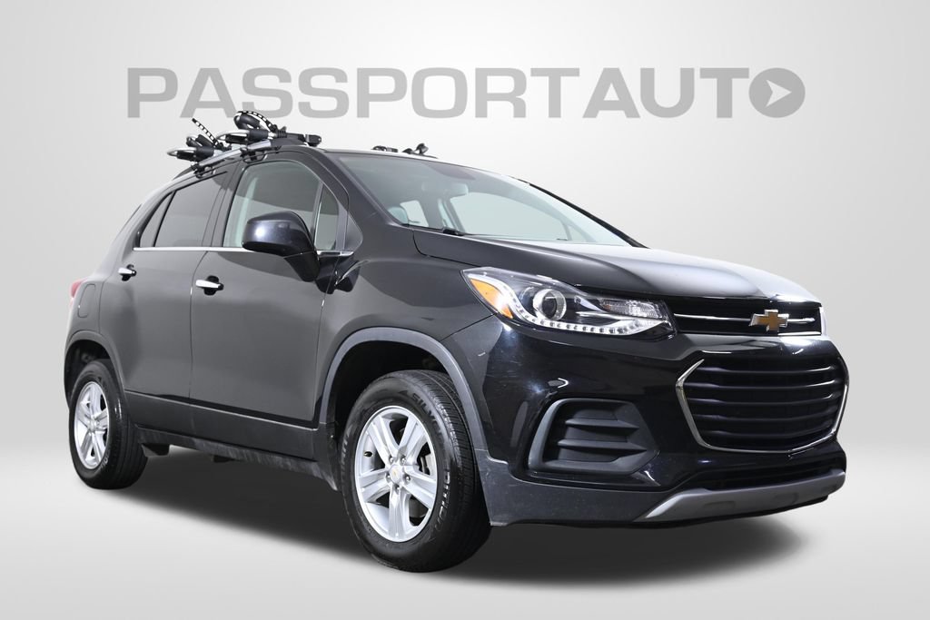Used 2020 Chevrolet Trax LT w/ Sun & Sound Package AWD/4WD image 4